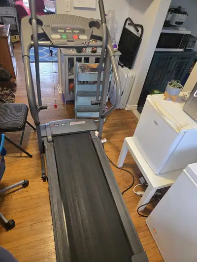 Weslo CrossWalk 365e Works well, just dusty