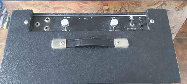 1970s "Raven" branded Garnet stencil low watt tube amp working in Amps & Pedals in Peterborough - Image 2