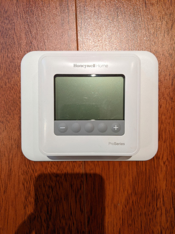 Honeywell Home ProSeries Programmable Thermostat in Heating, Cooling & Air in Markham / York Region
