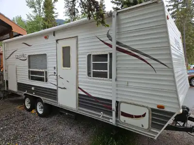 24 Feet trailer for sale, can sleep up to 6. Gas stove and oven, refrigerator, air conditioner. $850...
