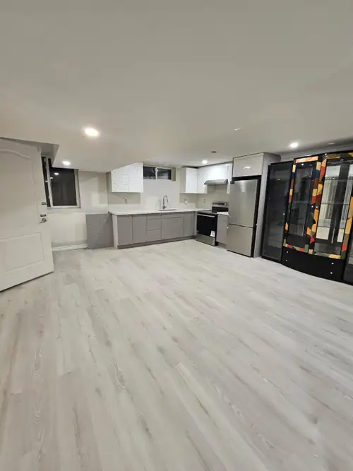 Beautiful walk out basement apt 1300 sqf in the heart of King City. 1 Bed, 1 Bath, laundry. Utilitie...