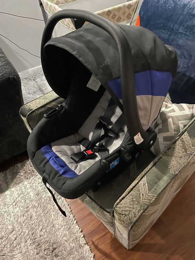 Infant car seat  in Strollers, Carriers & Car Seats in St. John's - Image 2