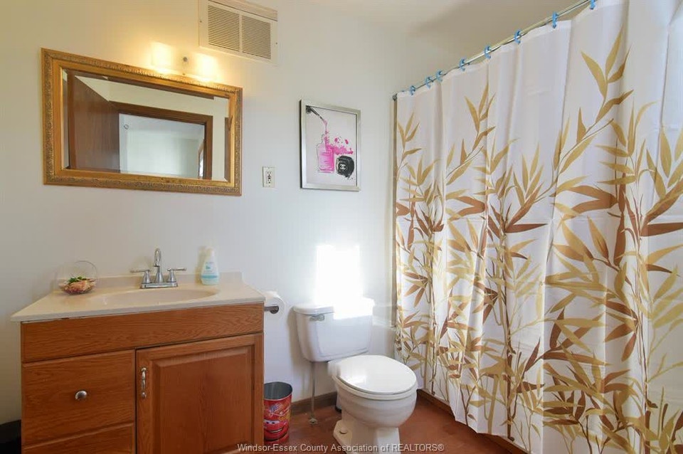 House for Rent in LaSalle near Sandwich and Villanova schools 4