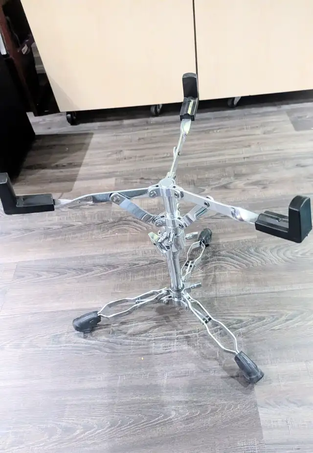 *** SOLD! *** Snare Drum and Stand in Drums & Percussion in Oshawa / Durham Region - Image 4