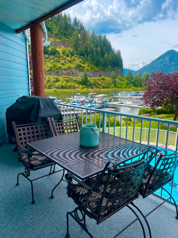 Waterfront Condo for rent in Sicamous, Boat Slip, Pool, Hot Tub in Alberta - Image 2