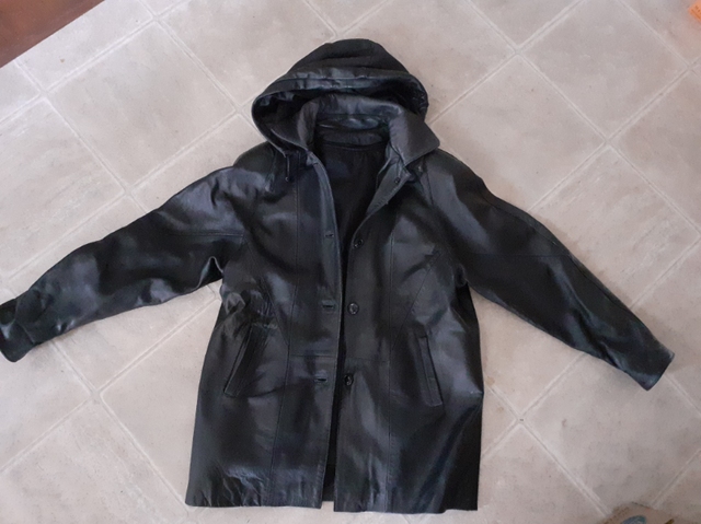 women winter leather jacket in Women's - Tops & Outerwear in Calgary - Image 2