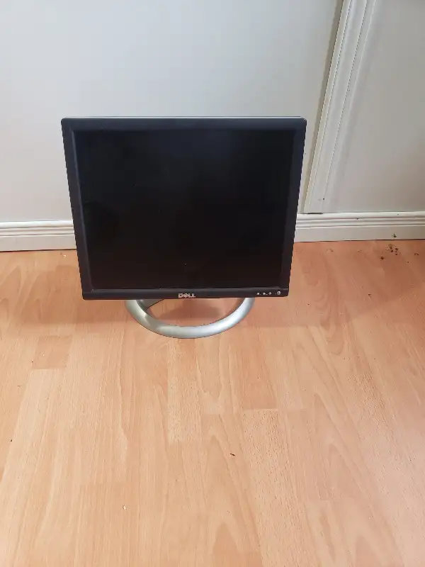 4 LCD COMPUTER MONITORS FOR SALE! $70- $80 EACH O.B.O in Monitors in Oshawa / Durham Region - Image 2