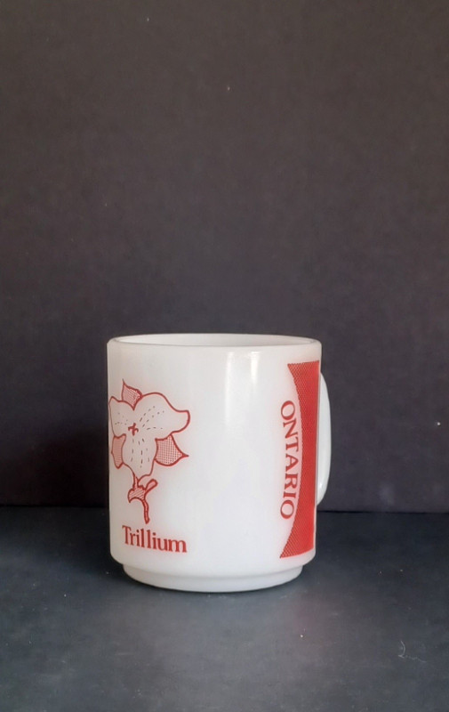 Vintage milk glass mug in Arts & Collectibles in Mississauga / Peel Region