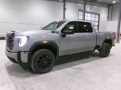 For sale 2026 GMC AT4 3500 Diesel 4X4 loaded VIN. 1GT4UVEY1TF200694 only 31,132 km, new GoodYear, ru...