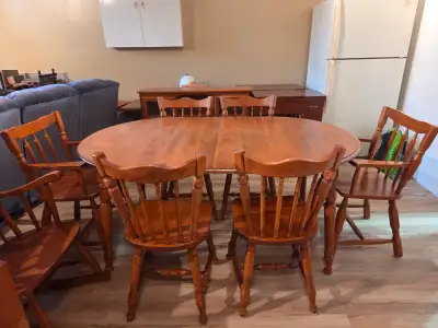 Mobilier de salle à manger, buffet et chaise berçante, View more