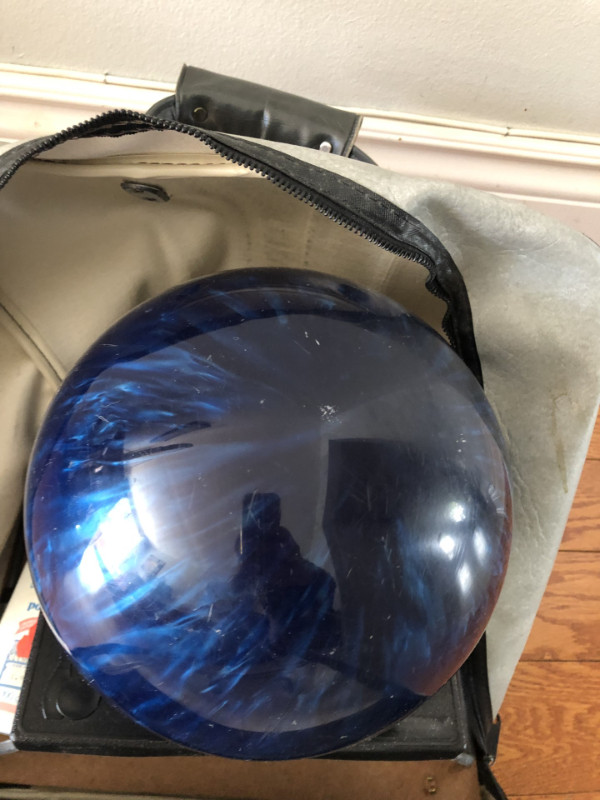 Vintage 1970s Blue Columbia 300 Bowling Ball + Ajay bag in Other in Mississauga / Peel Region - Image 2