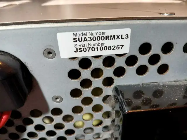 APC rack mount Smart-UPS 3000 - SUA3000RMXL3 3U in Servers in Hamilton - Image 3