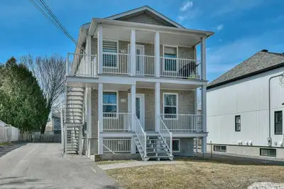 Appartement à louer 4 ½ | Luminosité exceptionnelle Soyez lles occupants de ce magnifique condo 4 ½...