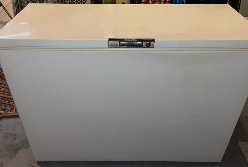 *PENDING PICK UP* Beaumark large chest freezer Freezers Ottawa