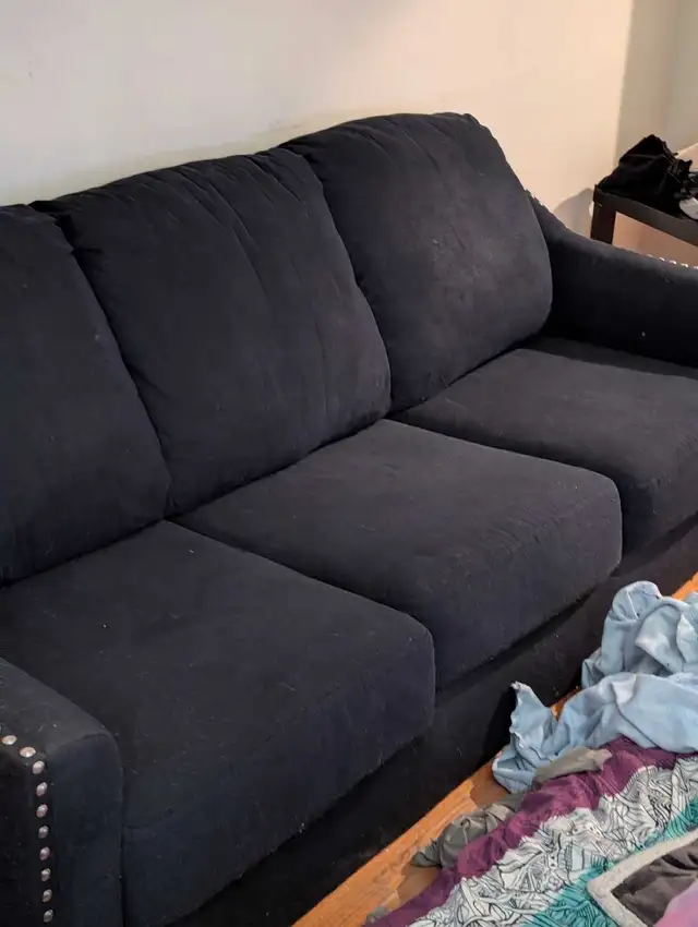 free couch 501753158546247680