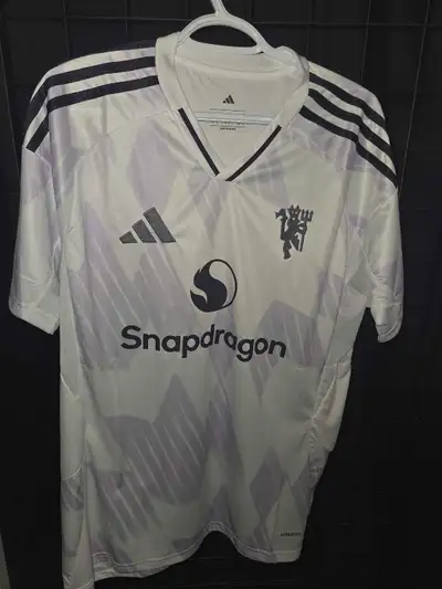 Manchester united 25/26 Away Kit Size L slimfit Brand new with tags!