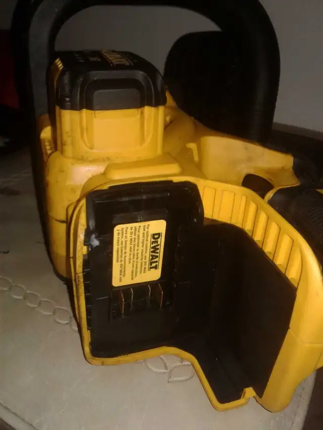 DeWalt Chainsaw (missing battery) in Power Tools in London - Image 4