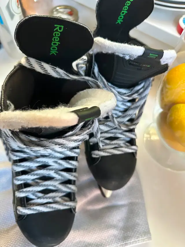 Junior Reebok RIBCOR Ice Hockey Skates in Hockey in City of Montréal - Image 3