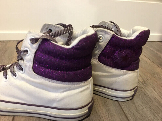 Women Converse Size 6-7 in Women's - Shoes in City of Toronto - Image 2