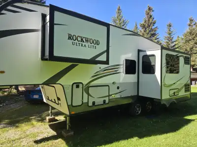 2020 Rockwood 2622RK Fifth Wheel | Rear Kitchen | Auto-Level, View more