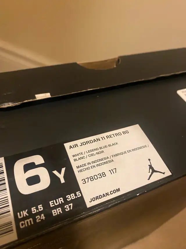 Jordan 11 Retro BG in Men's Shoes in City of Toronto - Image 3