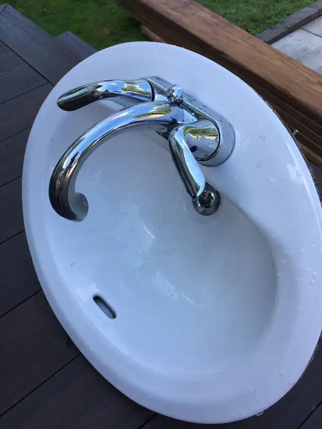 Évier et robinetterie in Plumbing, Sinks, Toilets & Showers in Longueuil / South Shore - Image 3