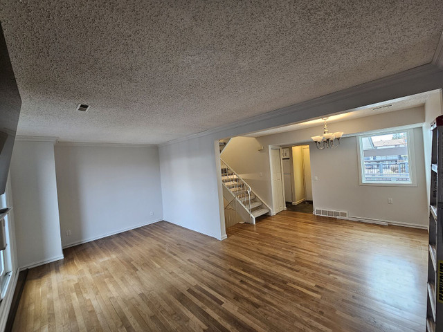 Charming NEWLY RENOVATED 2 Bedroom Townhouse for Rent in Long Term Rentals in Calgary - Image 3