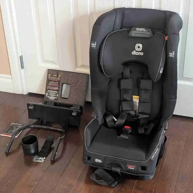 Car seat in Strollers, Carriers & Car Seats in Edmonton - Image 2