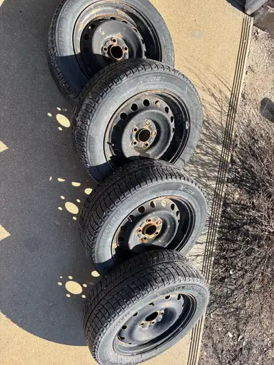 Michelin X-Ice winter tires 215/55/R16 5x114.3mm bolt pattern 7/32nds tread depth x 4