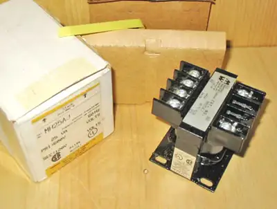 Up for sale is a 'NEW in BOX' HAMMOND MH25AJ 25 VA, 1 PHASE, 600 VAC, TYPE 3AH, CONTROL TRANSFORMER...
