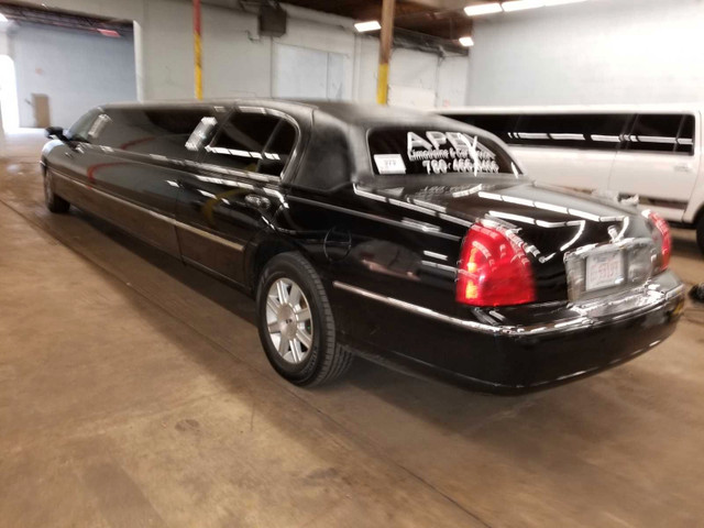 2011 Lincoln town car stretch in Cars & Trucks in Edmonton