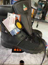 Unik 8 inch safety boots size 9