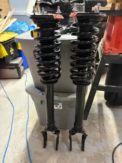 Brand new quick struts for Jeep grande Cherokee 2010-2015, ordered wrongly and need gone. Message in...