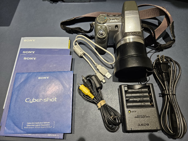 Sony Cybershot DSC-H2, carte 4GB et câbles dans Appareils photo et caméras  à Longueuil/Rive Sud