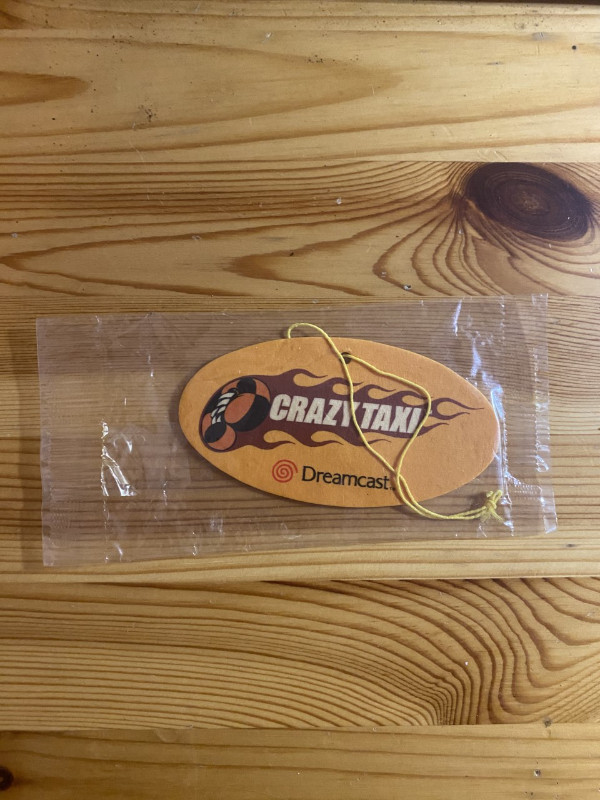 Crazy Taxi + Crazy Taxi 2 Dreamcast Promo Car Air Freshener RARE dans Autre  à Ville de Montréal
