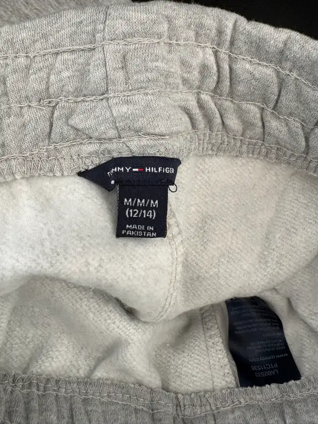 Tommy Hilfiger Shorts Youth in Kids & Youth in Oshawa / Durham Region - Image 4