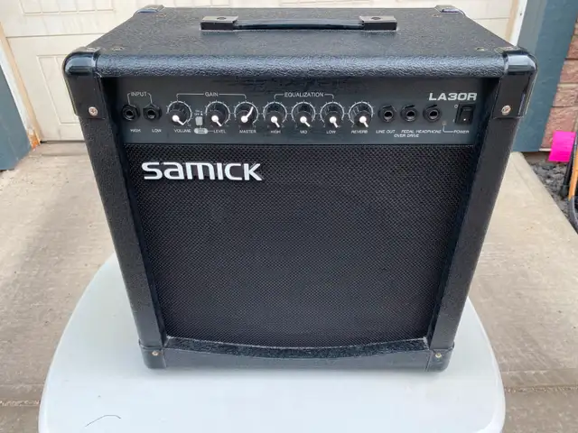 Guitar Amp – Samick LA30R 2-channel guitar combo with reverb.62863733459458121