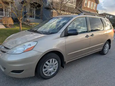 Recently serviced, new brakes Very fuel efficient, 10L/100km, One fill of gas can run 630 km