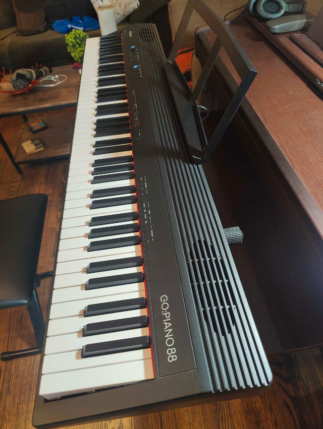 Roland 88 keys GO PIANO, like new, 88 semi-weighted keys in Pianos & Keyboards in City of Toronto - Image 2