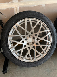 285/40 R20 tires + wheel