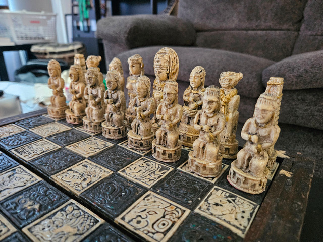 Hand carved Mayan chess set. BEAUTIFUL details and quality in Arts & Collectibles in Oakville / Halton Region - Image 2