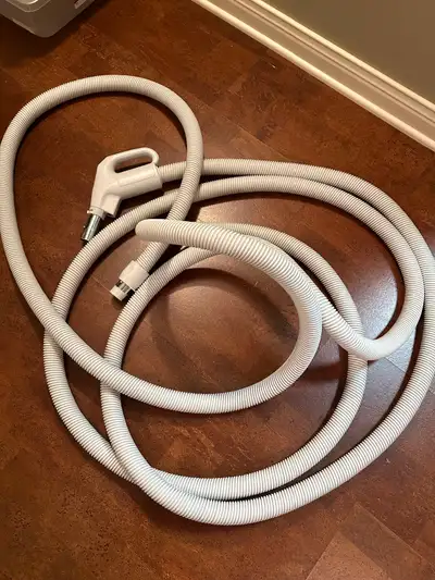 This hose and cover is 30 feet long Only air. Not for a beater bar attachment
