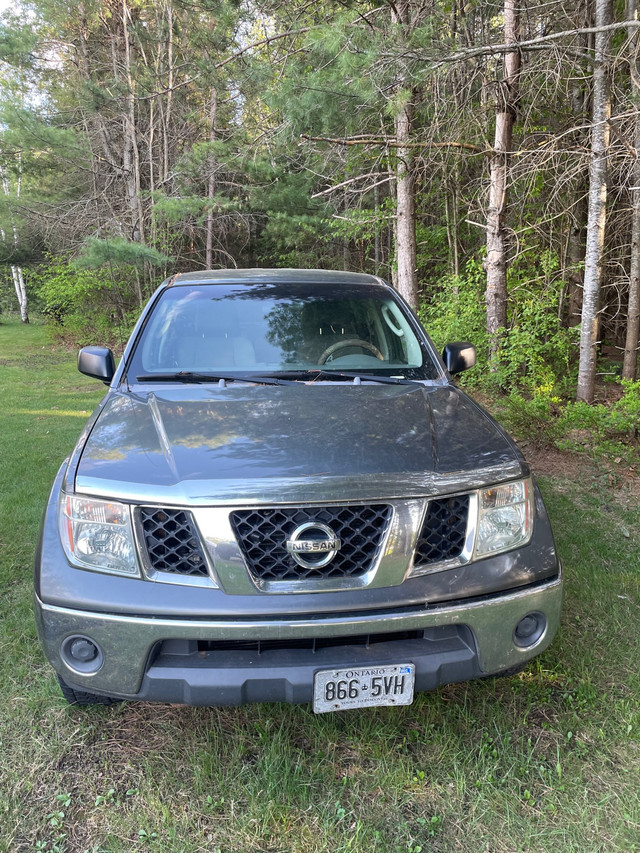 Nissan Frontier SE King Cab Pickup truck in Cars & Trucks in Oshawa / Durham Region - Image 2