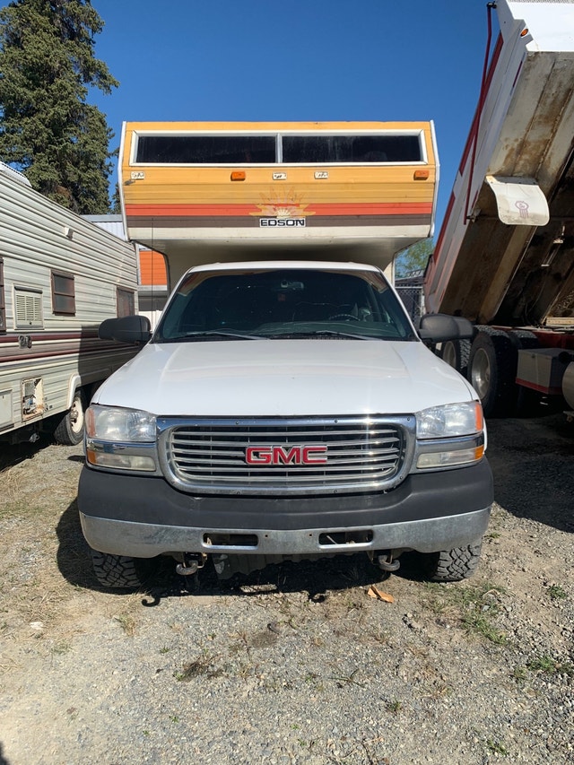 2001 Sierra 2500HD with camper Cars & Trucks Whitehorse Kijiji