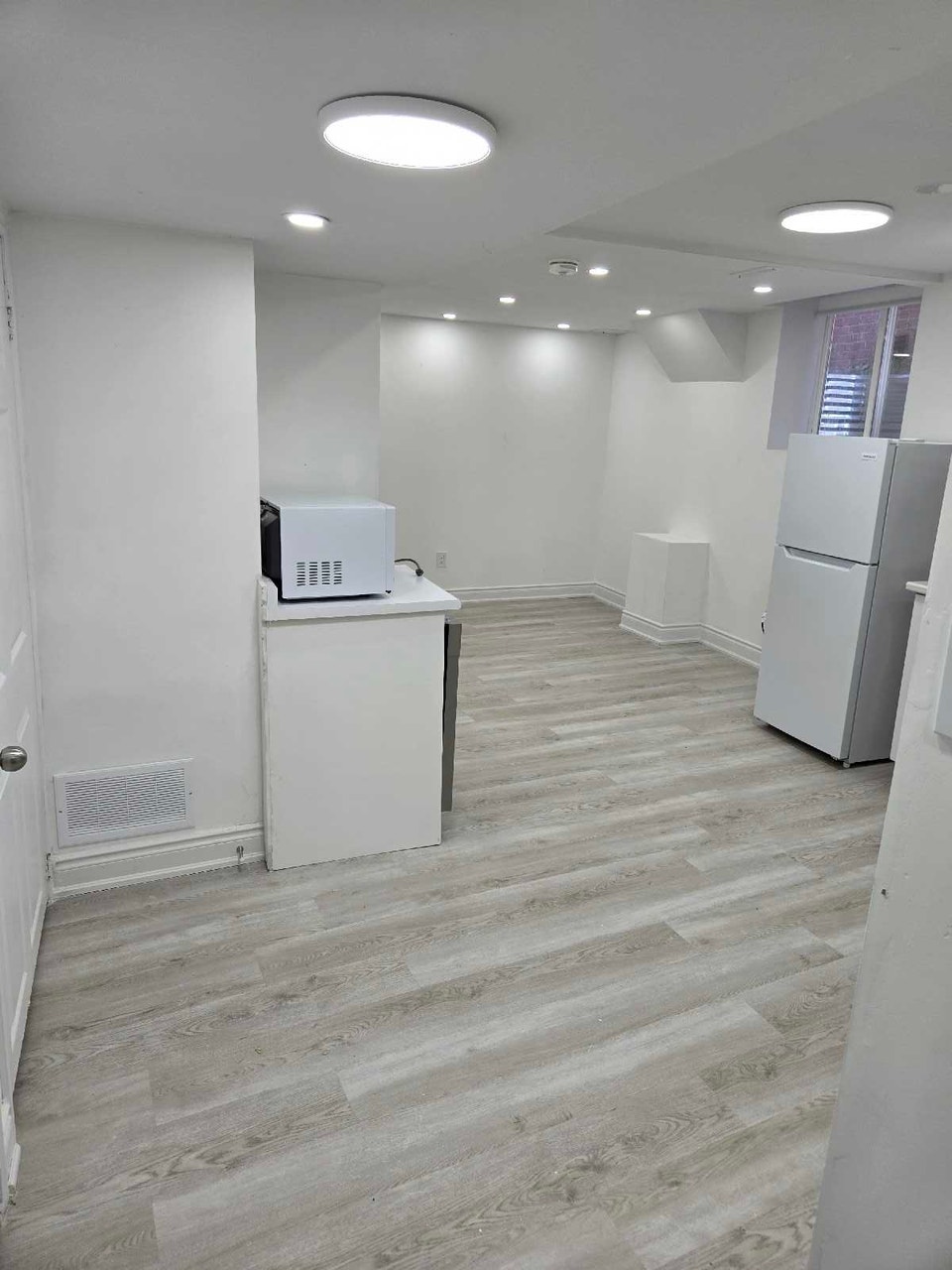 Bright 2-Bedroom Legal Basement 4