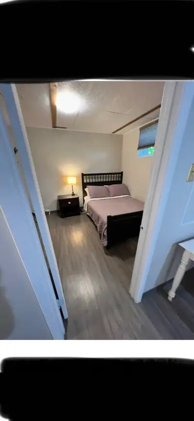 Private room in the basement self-contained with your own bathroom and bedroom. Rent and damage depo...