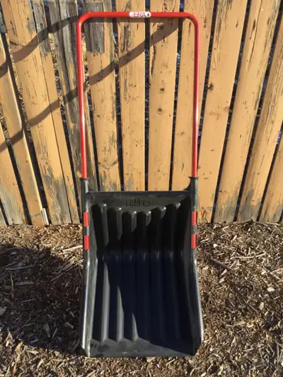 SLEIGH SCOOP SNOW SHOVEL. NEW, View more