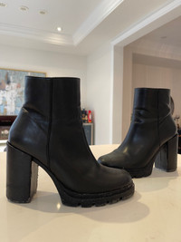 Black boots Steve Madden size 9 