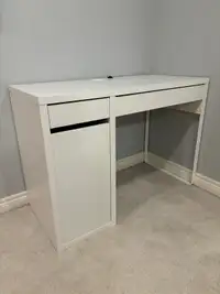 Modern White Desk with Spacious Cabine