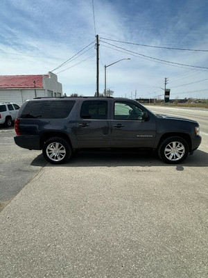 2011 Chevrolet Suburban 9 seater